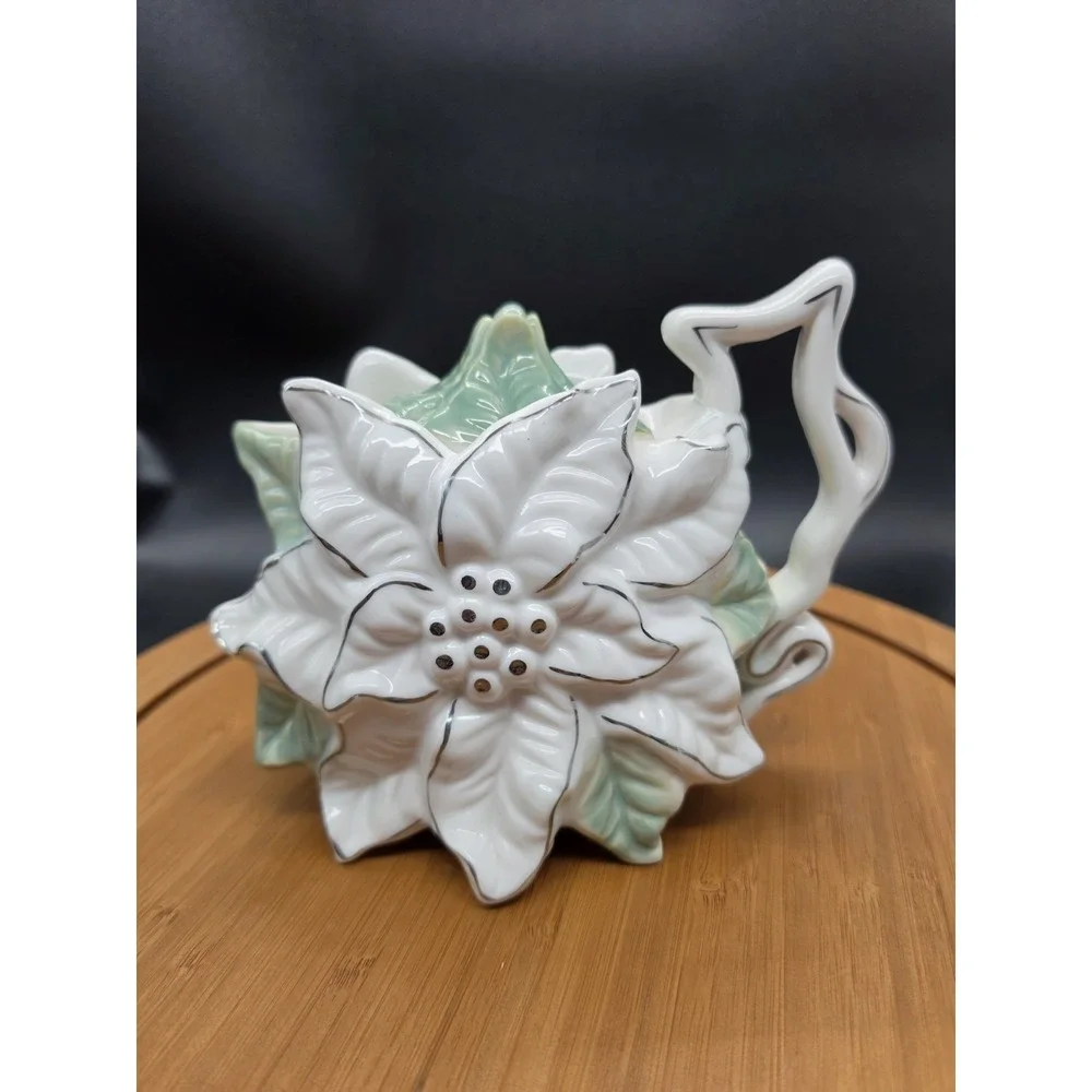 Vintage White Poinsettia Teapot Green Leaves Gold Gilt  Beautiful‎ Tea Pot